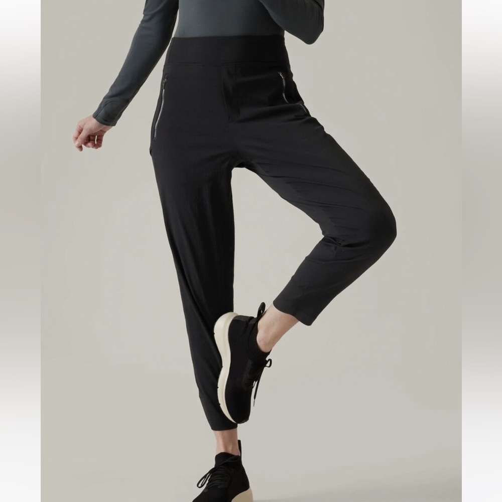 Athleta Trekkie North High Rise Jogger in Black Size 18